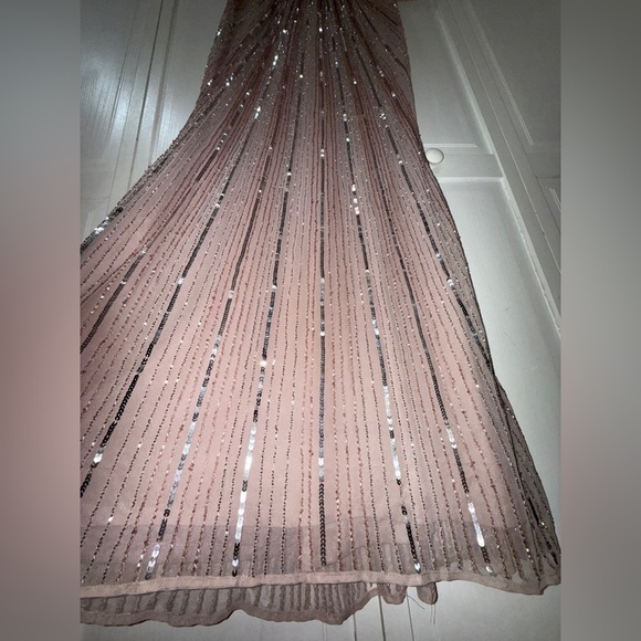 NWT |Mac Duggal 93583 Pink Vintage Rose Sequined V Neck Cape Sleeve Gown Size 8 - Picture 12 of 17